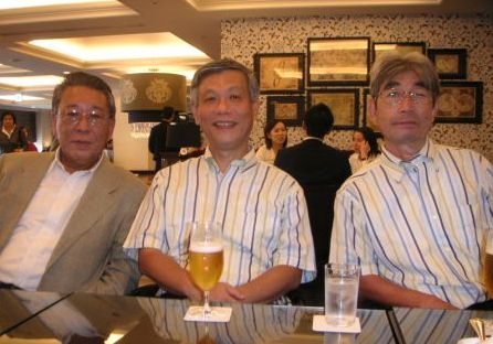 近くのオリエンタルホテルで、ビールブレイク