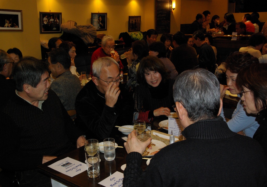 「BACK In Town」でライブ