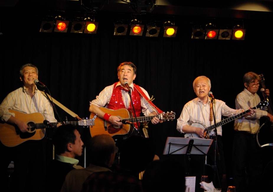 「BACK In Town」でライブ