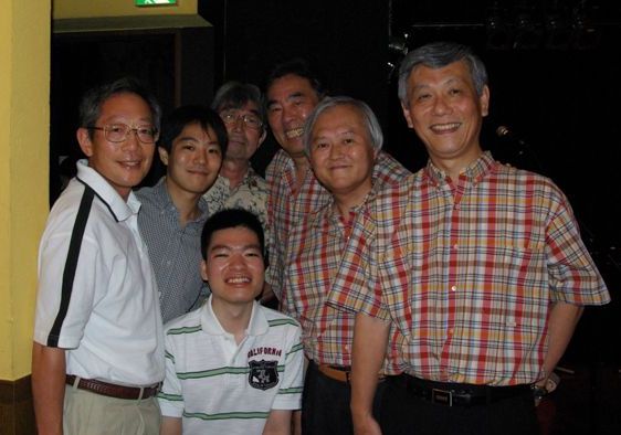 「BACK In Town」でライブ